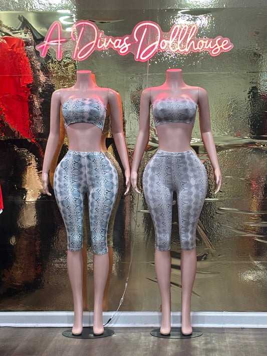 Hissing 2pc Capri Set